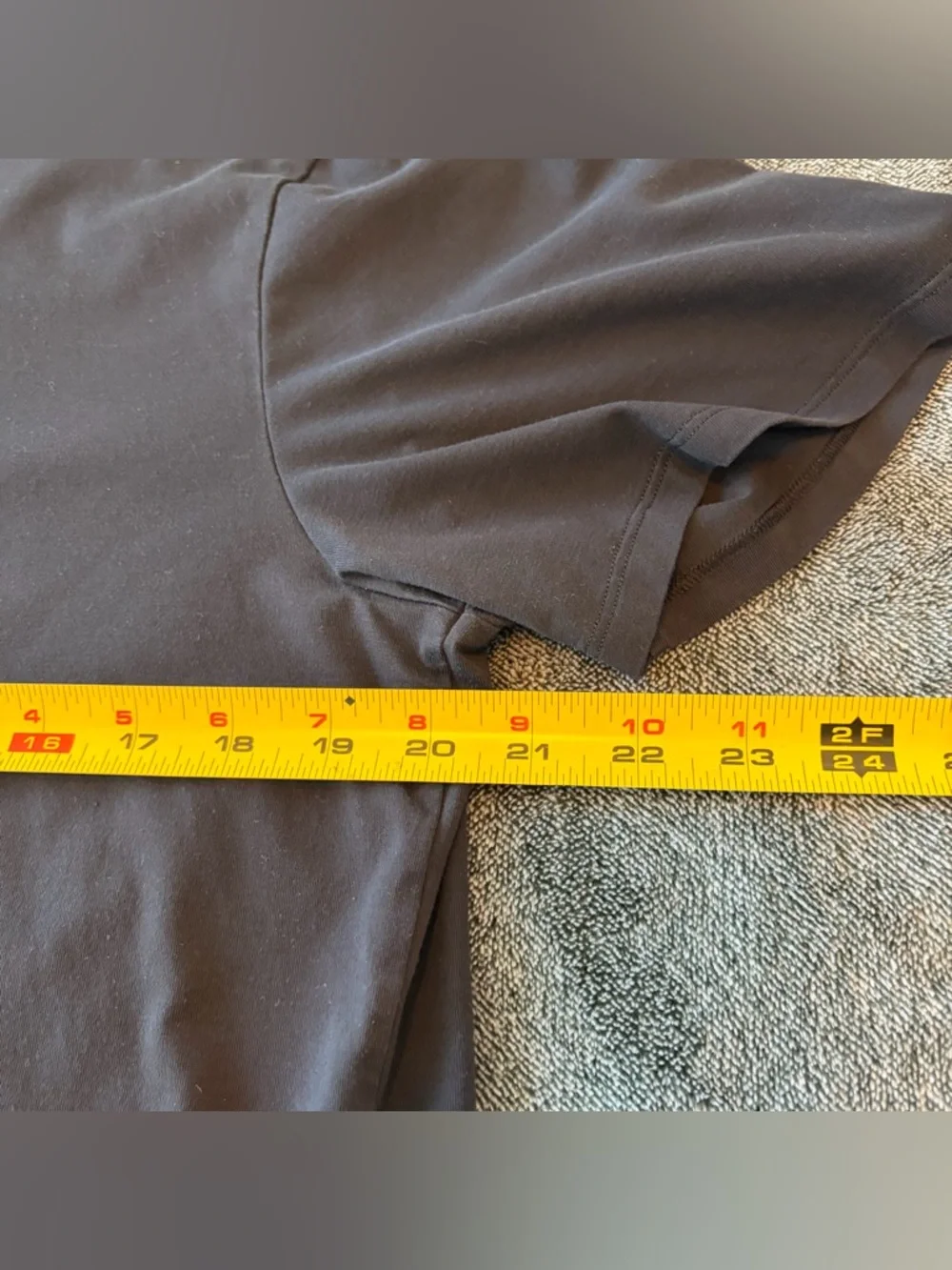 Lululemon Classic Black Crew Neck Tee Size Medium - Picture 7 of 8